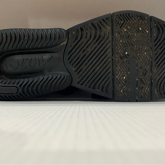 Nike Air Edge 270 in Triple Black - Picture 3 of 7